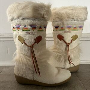 Tecinca fur snow boot. Size 39, cream color. authentic
